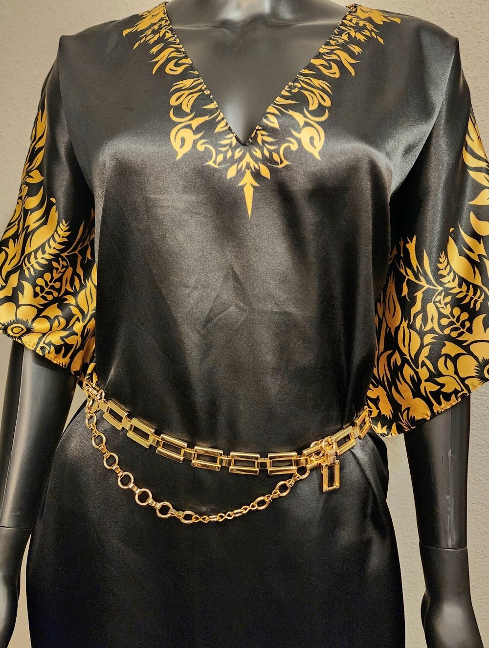 Soho Design Italian Made Gold Tone Metal Belt.  EUC.
